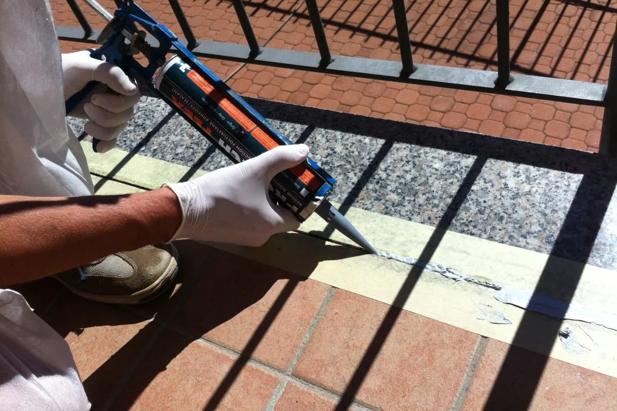Sigillatura del giunto con PROTECH FLEX