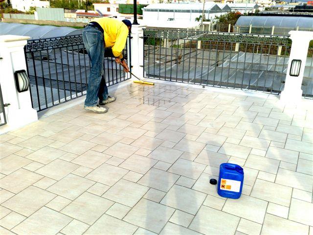Laying of PROTECH BALCONY with floor scraper to remove liquid
